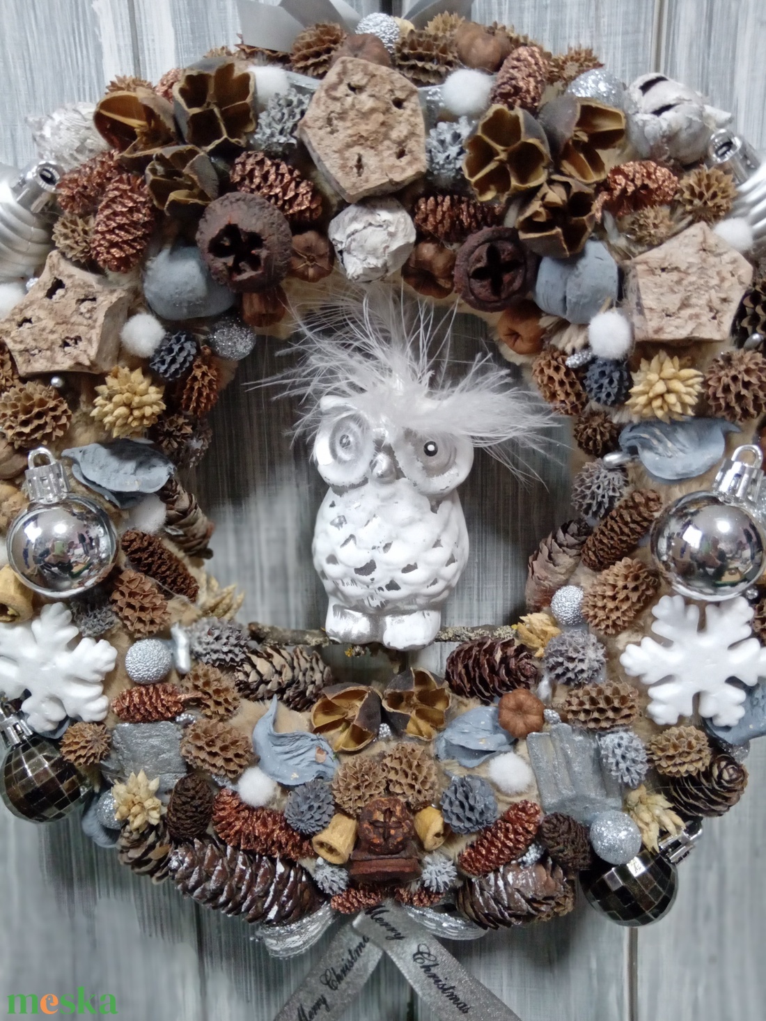 Bagoly faágon  ezüstös termésekkel - karácsony - karácsonyi lakásdekoráció - karácsonyi ajtódíszek - Meska.hu