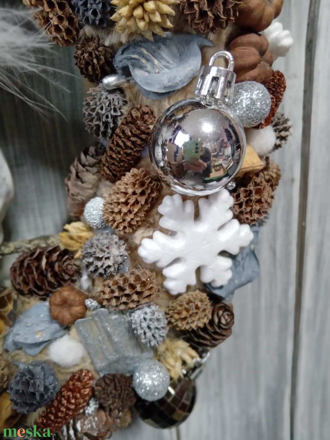 Bagoly faágon  ezüstös termésekkel - karácsony - karácsonyi lakásdekoráció - karácsonyi ajtódíszek - Meska.hu