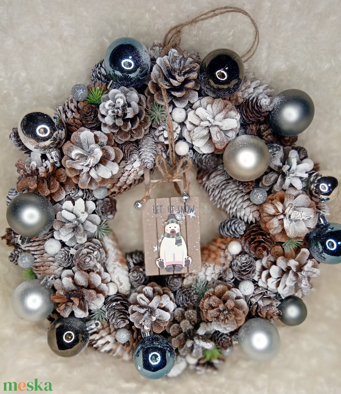 Jegesmacis szánkós havas tobozkoszorú - karácsony - karácsonyi lakásdekoráció - karácsonyi ajtódíszek - Meska.hu