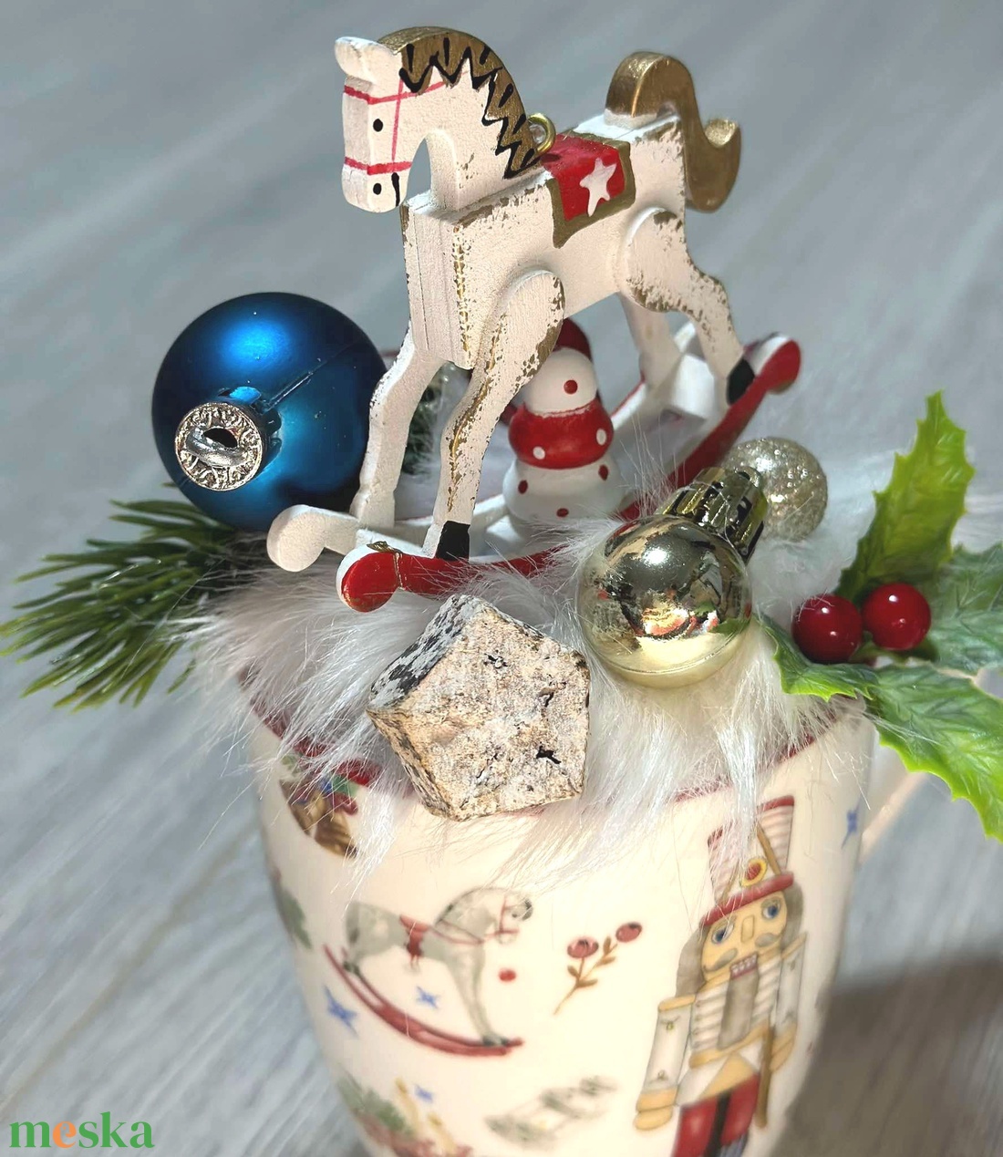 Hintalovas diótörős bögre dekoráció - karácsony - karácsonyi lakásdekoráció - ünnepi asztaldekoráció - Meska.hu