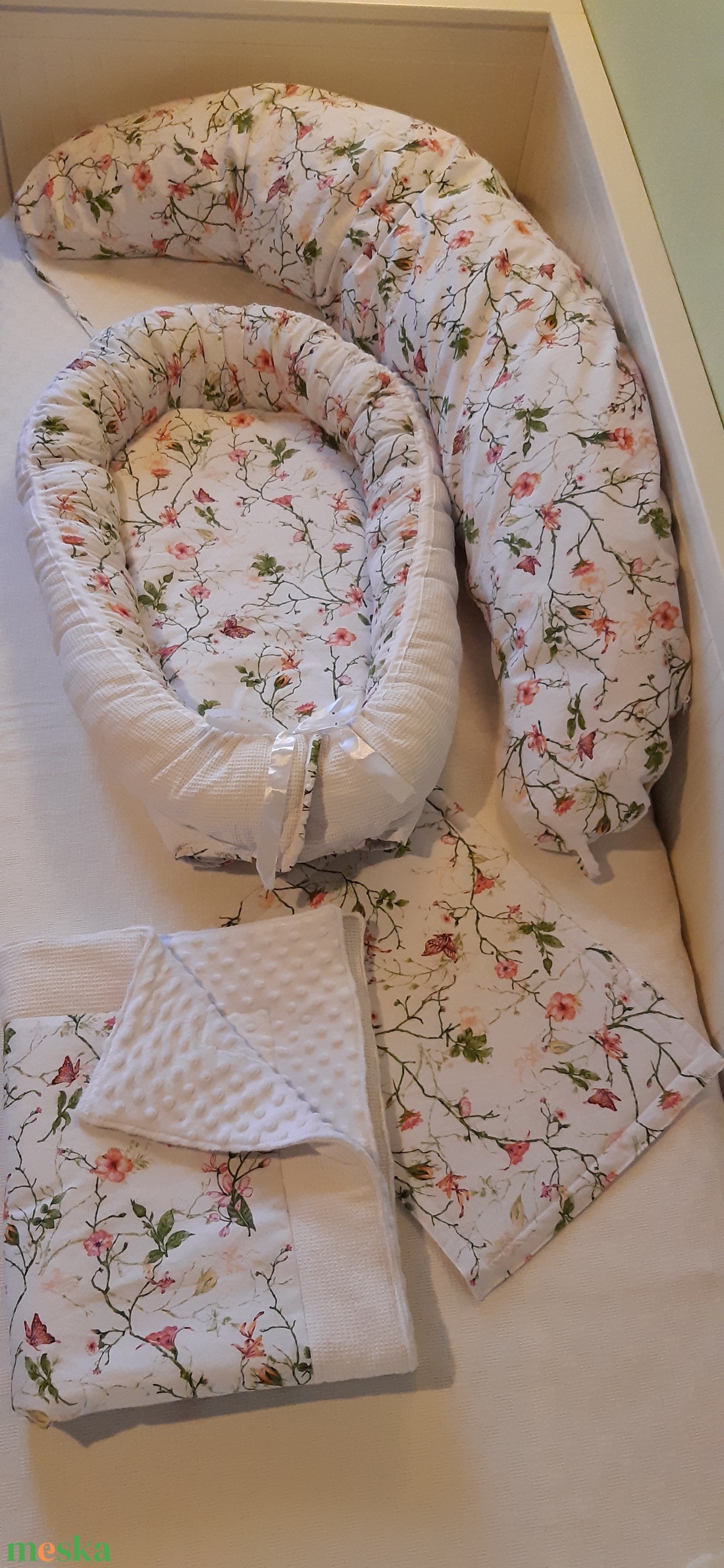 Babaváró szett: babafészek, kismama (szoptatós) párna, takaró és lapospárna - baba - mama - babaágyneműk - szett kiságyba - Meska.hu