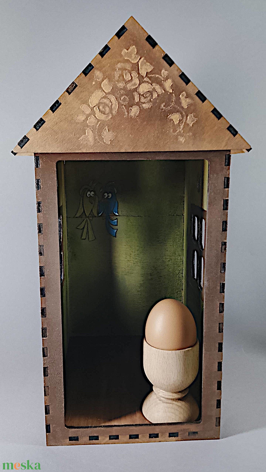 Egyedi, festett fa házikó - beleégetett díszítéssel - dekorációnak vagy játszani - a cicák külön vásárolhatók meg - játék & sport - szerepjáték - Meska.hu