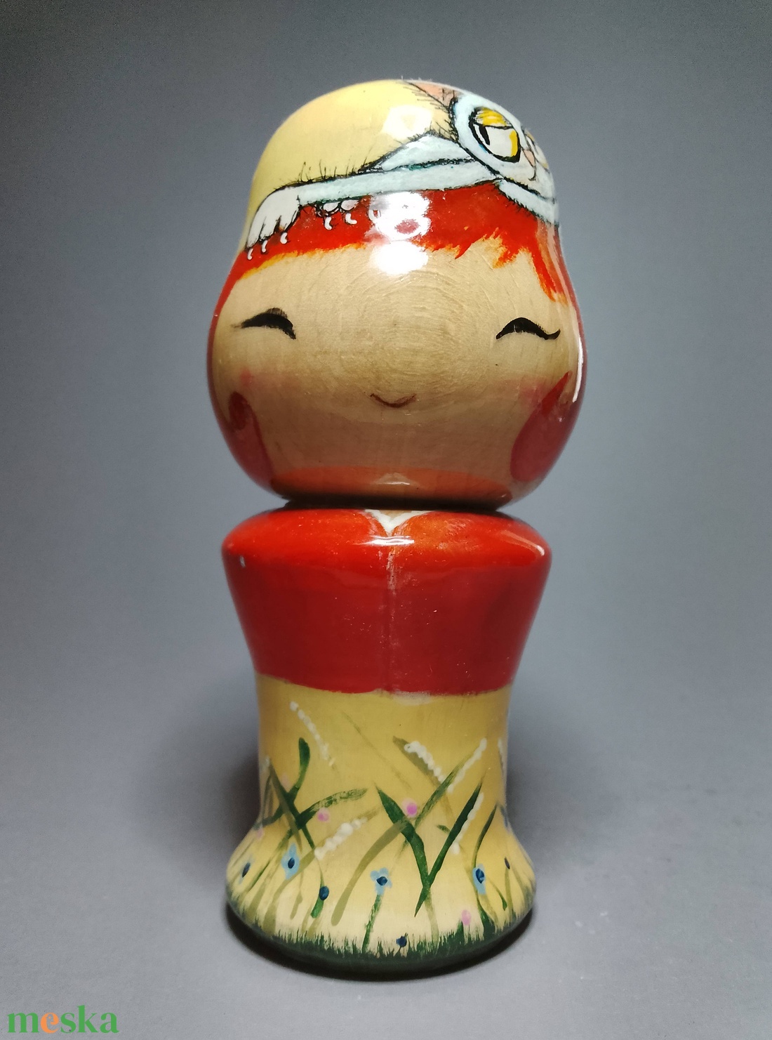 Kézzel készített egyedi Kokeshi - a kalapon macska mintával - művészet - más gyűjtemények - Meska.hu