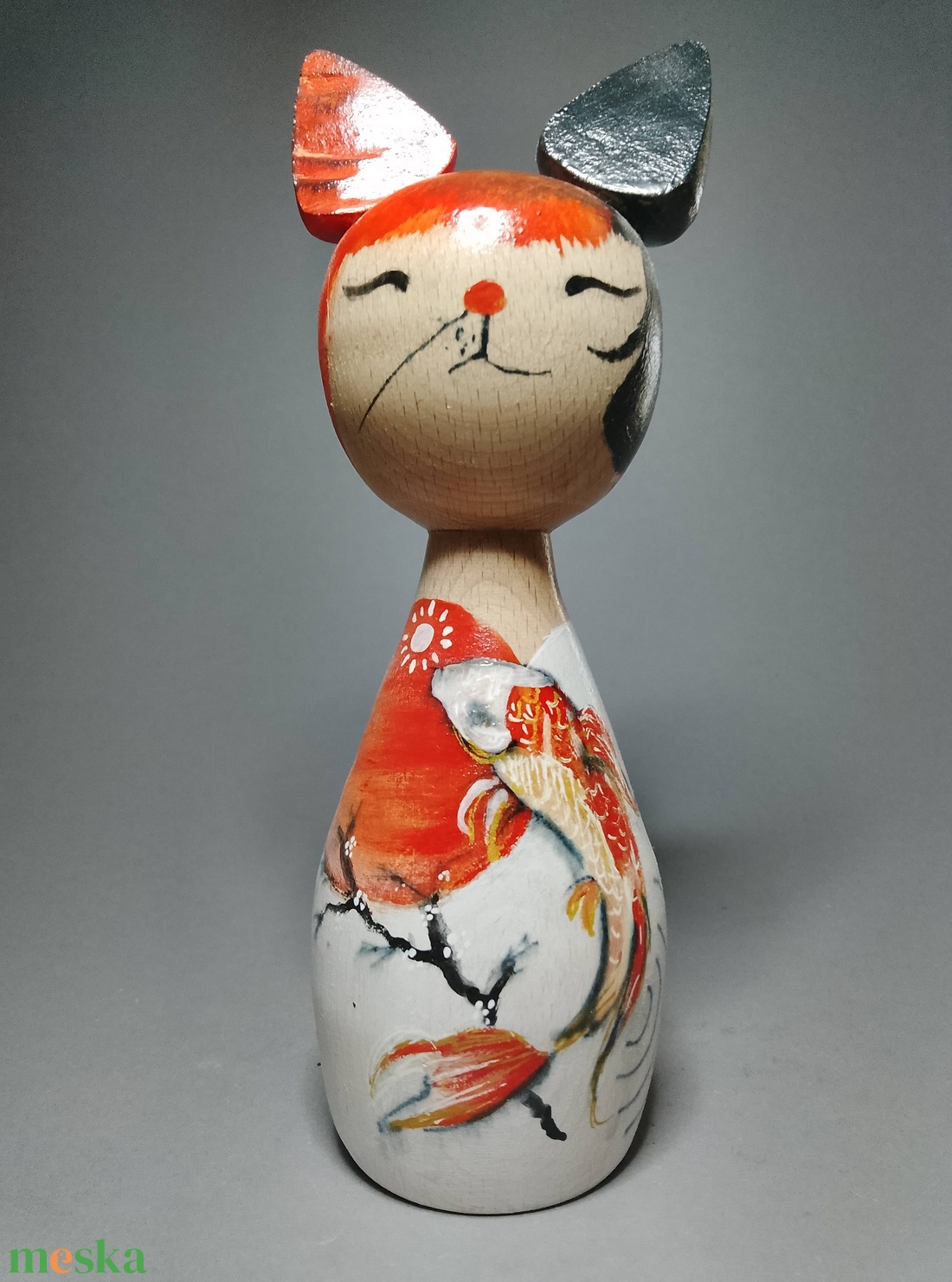 Kézzel készített egyedi Kokeshi macska - aaranyhalas mintával - művészet - más gyűjtemények - Meska.hu