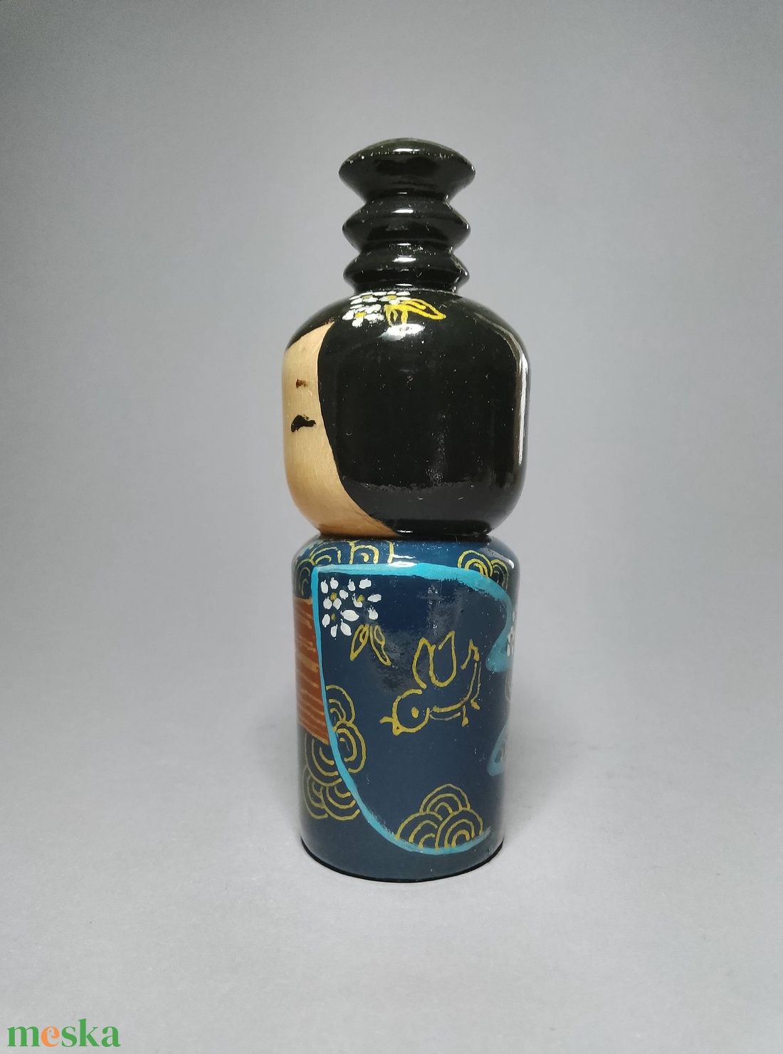 Kézzel készített egyedi Kokeshi - virág mintával - művészet - más gyűjtemények - Meska.hu