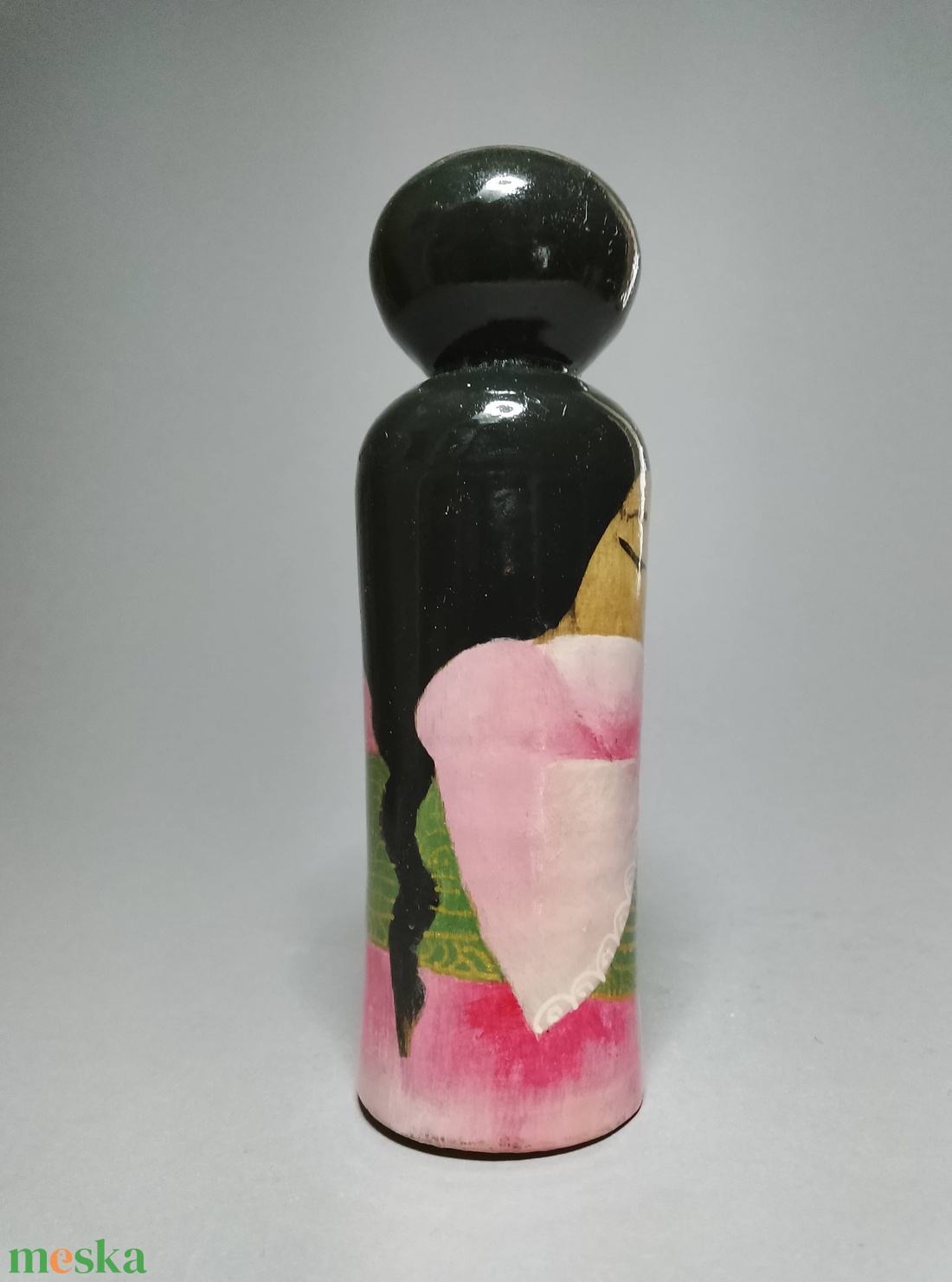 Kézzel készített egyedi Kokeshi - fehér cica mintával - művészet - más gyűjtemények - Meska.hu