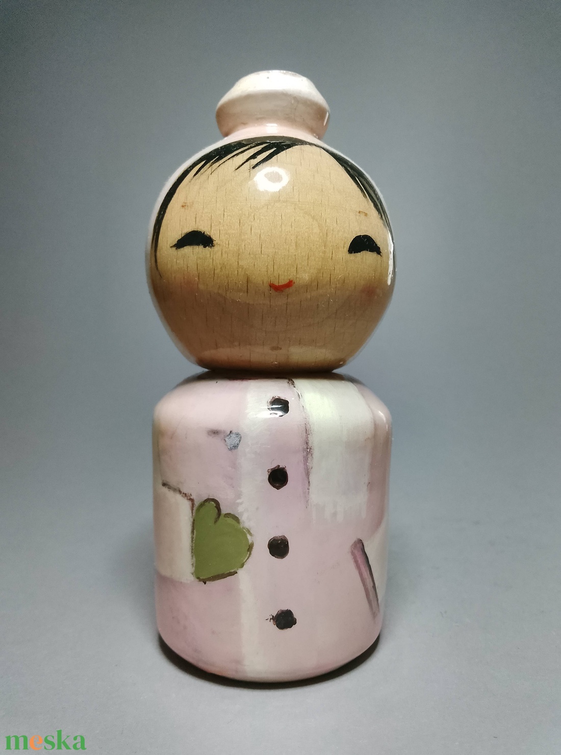 Kézzel készített egyedi Kokeshi - téli ruha mintával - művészet - más gyűjtemények - Meska.hu