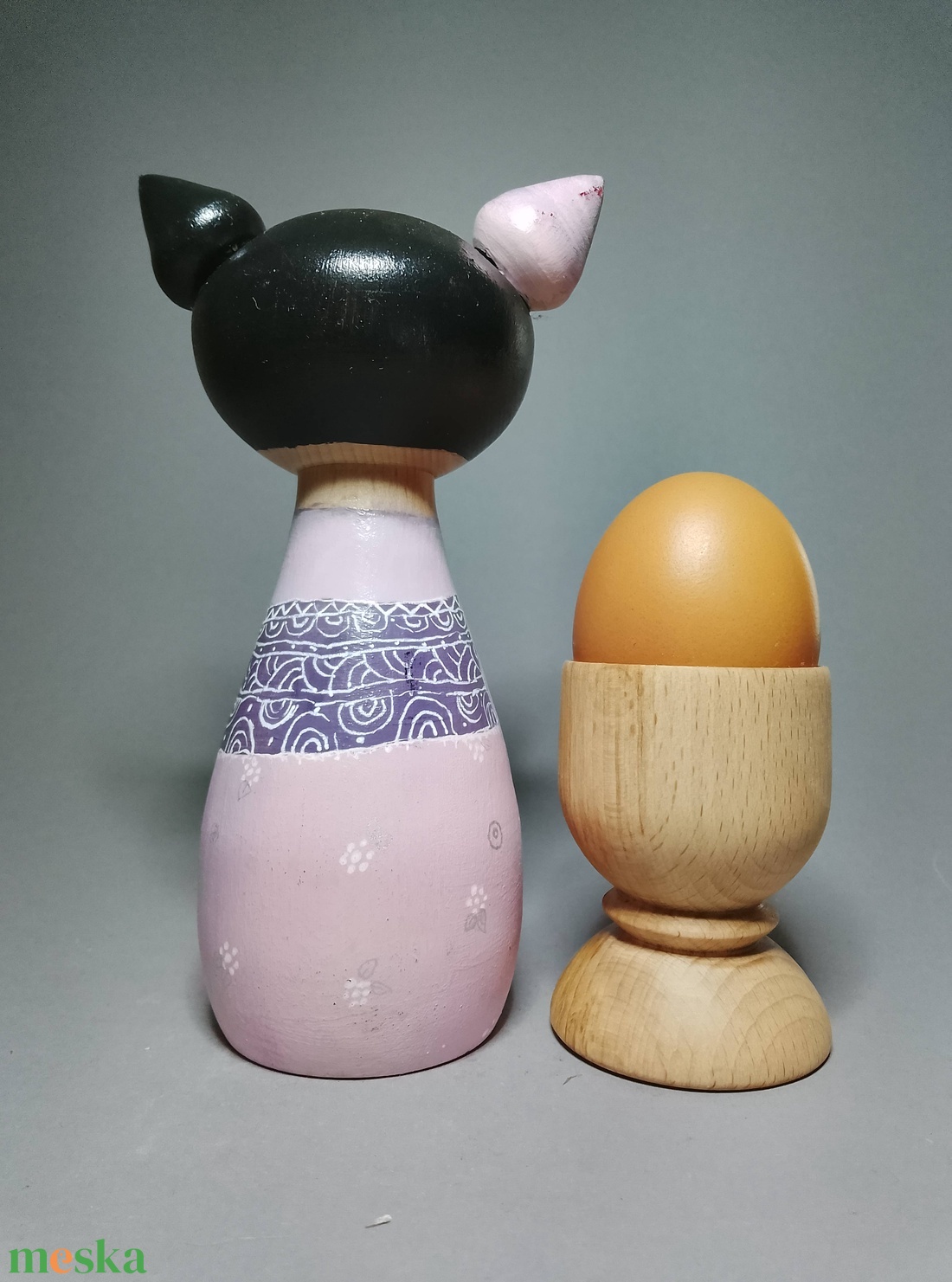 Kézzel készített egyedi Kokeshi macska - virág mintával - művészet - más gyűjtemények - Meska.hu