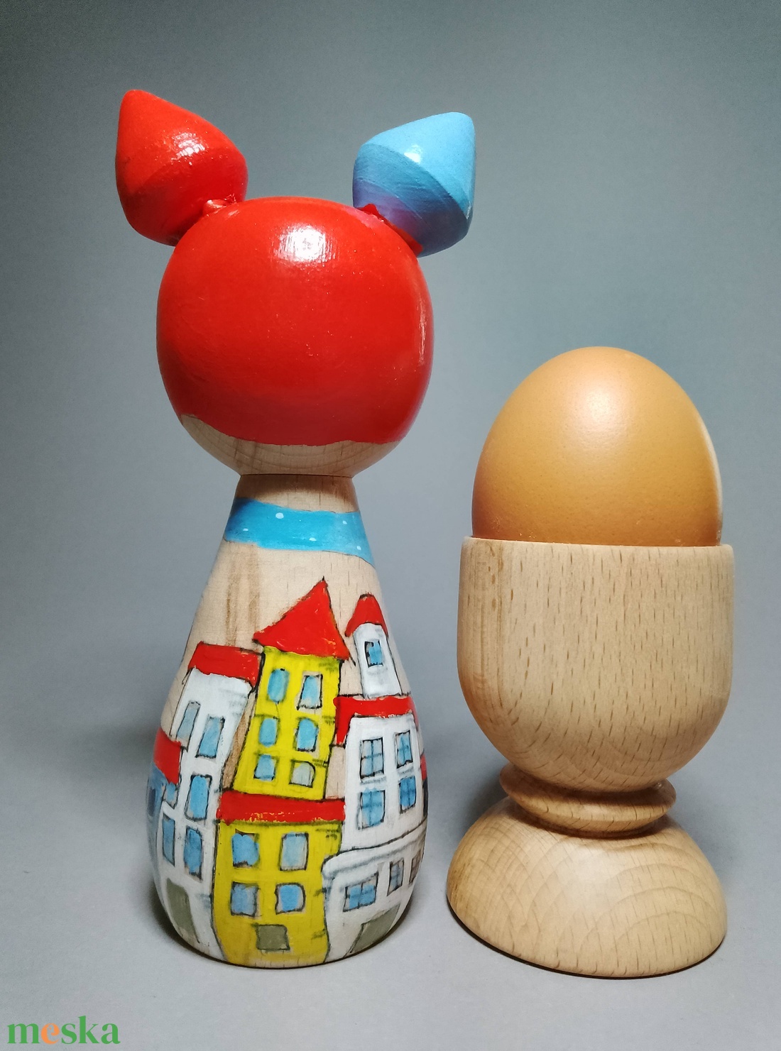 Kézzel készített egyedi Kokeshi macska - kisváros mintával - művészet - más gyűjtemények - Meska.hu