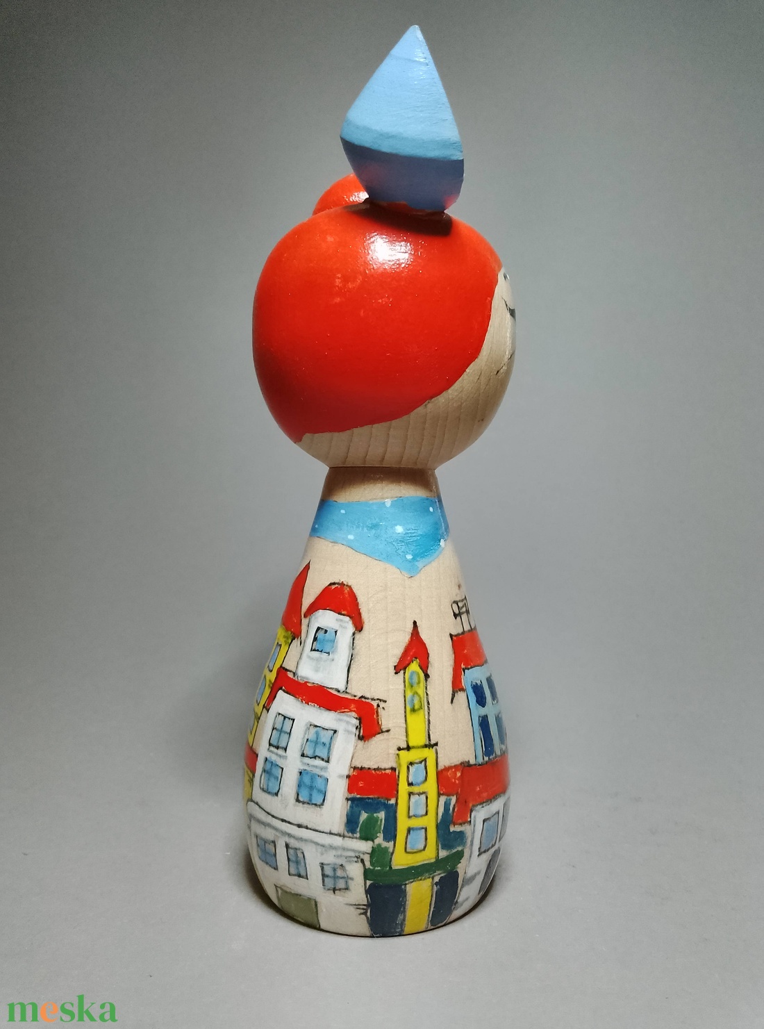 Kézzel készített egyedi Kokeshi macska - kisváros mintával - művészet - más gyűjtemények - Meska.hu