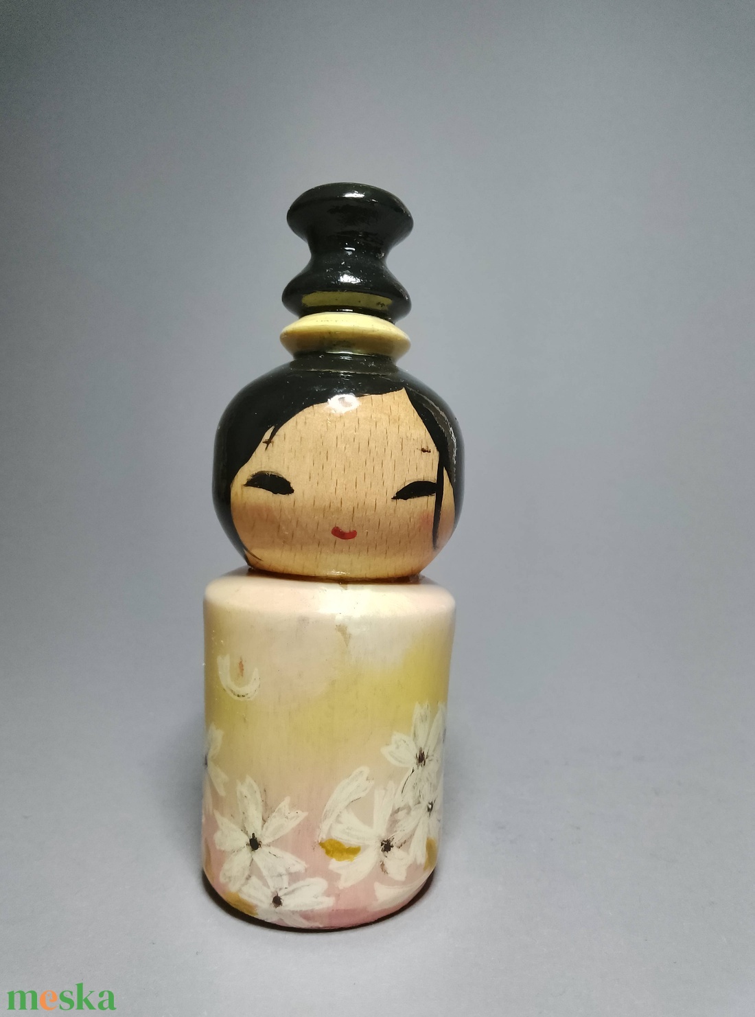 Kézzel készített egyedi Kokeshi - cseresznyevirág mintával - művészet - más gyűjtemények - Meska.hu