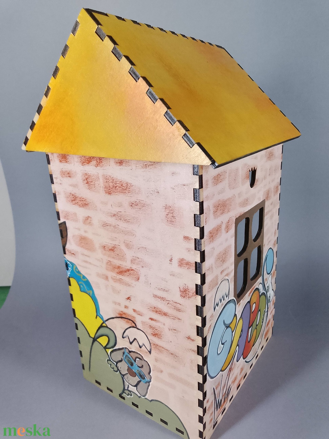 Egyedi, festett fa házikó - beleégetett díszítéssel - dekorációnak vagy játszani - a cicák külön vásárolhatók meg - játék & sport - szerepjáték - Meska.hu