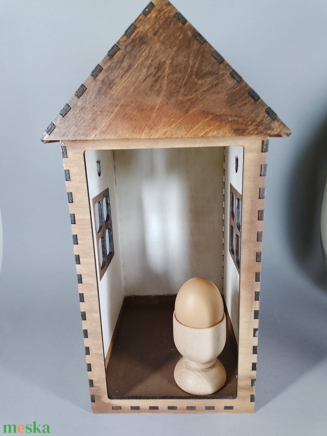 Egyedi, festett fa házikó - beleégetett díszítéssel - dekorációnak vagy játszani - a cicák külön vásárolhatók meg - játék & sport - szerepjáték - Meska.hu