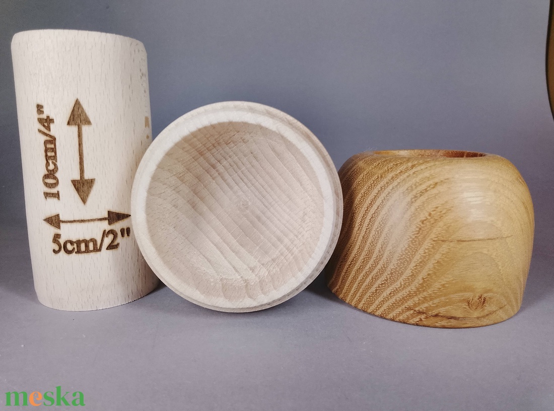 Kézzel készített dobozka, kalapos emberke fedővel - akác és bükk fából - kellékek & szerszámok - hobby fa alapanyag - doboz - Meska.hu