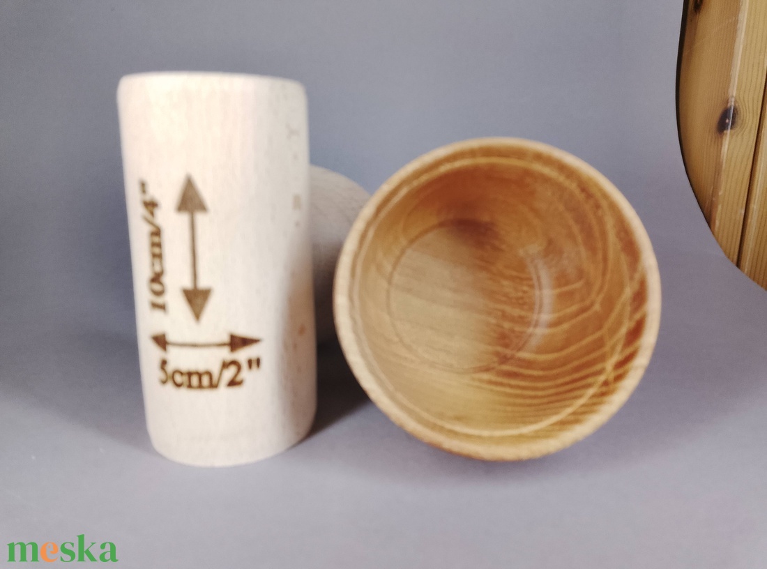 Kézzel készített dobozka, kalapos emberke fedővel - akác és bükk fából - kellékek & szerszámok - hobby fa alapanyag - doboz - Meska.hu