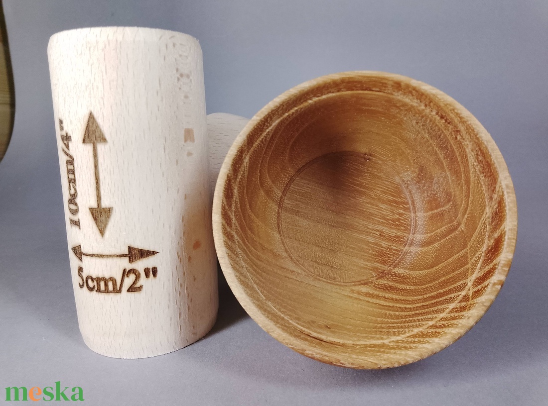 Kézzel készített dobozka, kalapos emberke fedővel - akác és bükk fából - kellékek & szerszámok - hobby fa alapanyag - doboz - Meska.hu