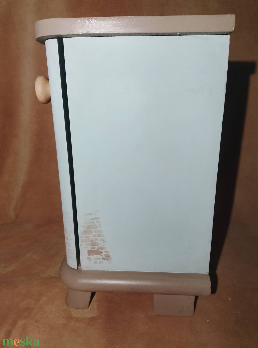 Felújított, cicás éjjeliszekrény (rózsaszín) - egyedi cica mintával - kellékek & szerszámok - hobby fa alapanyag - bútor - Meska.hu