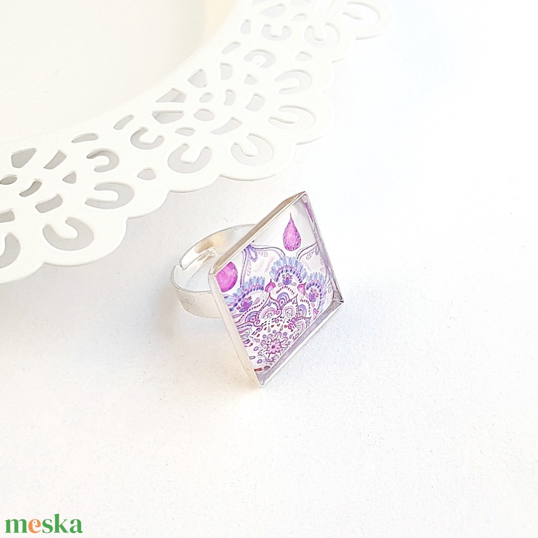 Rózsaszín mandala mintás négyzetes gyűrű - ékszer - gyűrű - üveglencsés gyűrű - Meska.hu