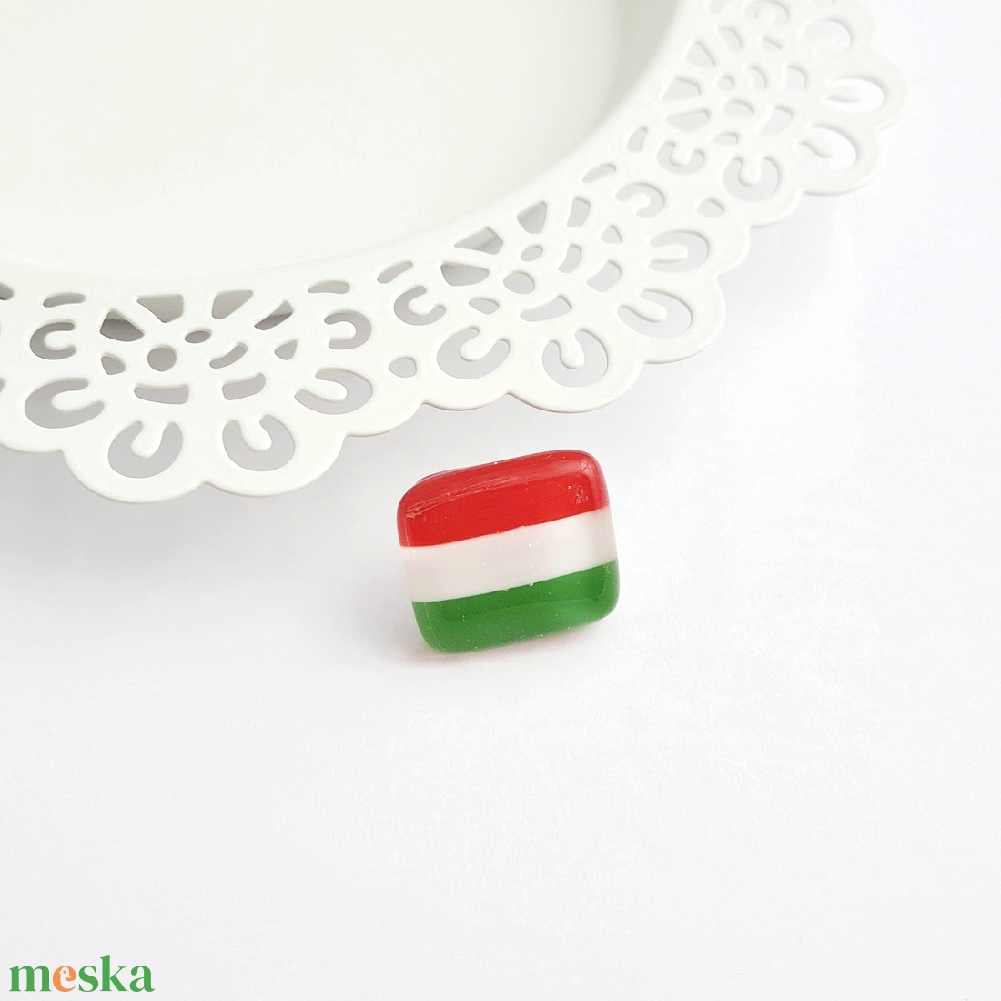 Üveg kokárda - magyar zászló kitűző - ékszer - kitűző és bross - kitűző - Meska.hu Üveg kokárda - magyar zászló kitűző - ékszer - kitűző és bross - kitűző - Meska.hu
