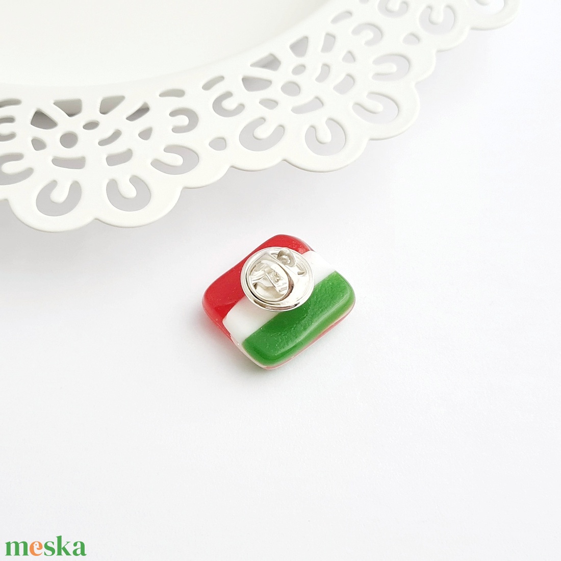 Üveg kokárda - magyar zászló kitűző - ékszer - kitűző és bross - kitűző - Meska.hu Üveg kokárda - magyar zászló kitűző - ékszer - kitűző és bross - kitűző - Meska.hu