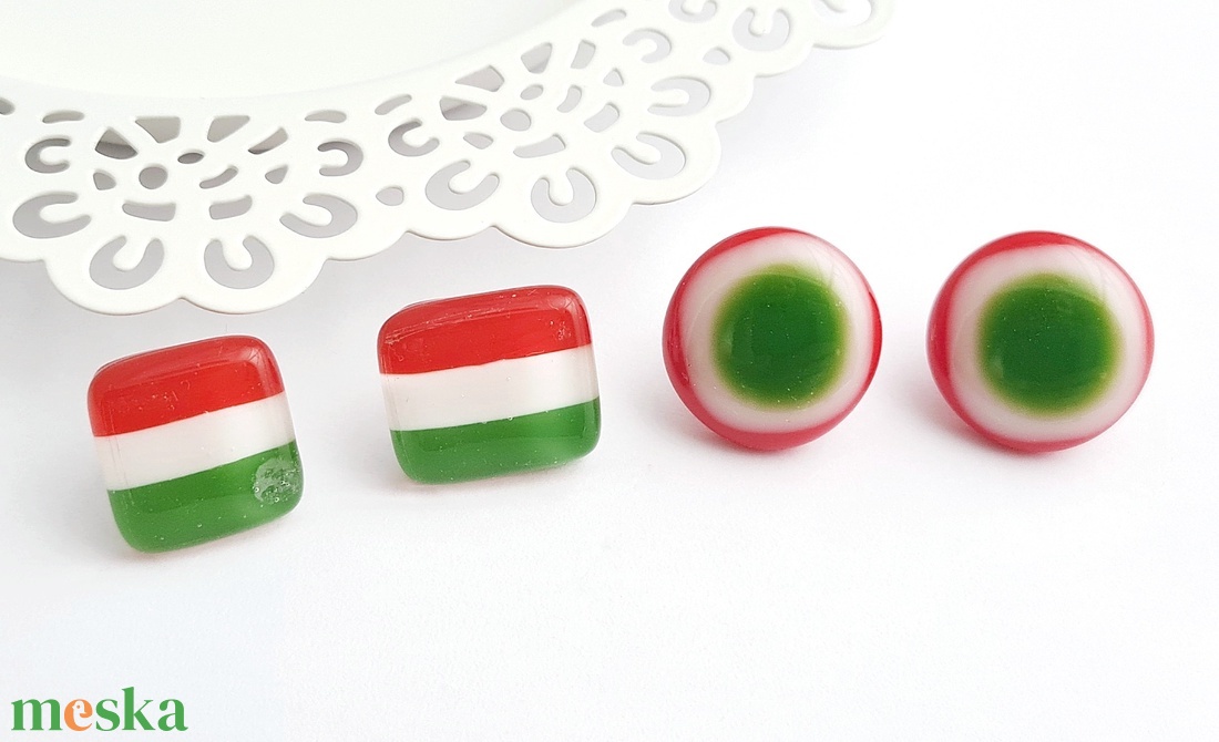Üveg kokárda - magyar zászló kitűző - ékszer - kitűző és bross - kitűző - Meska.hu Üveg kokárda - magyar zászló kitűző - ékszer - kitűző és bross - kitűző - Meska.hu