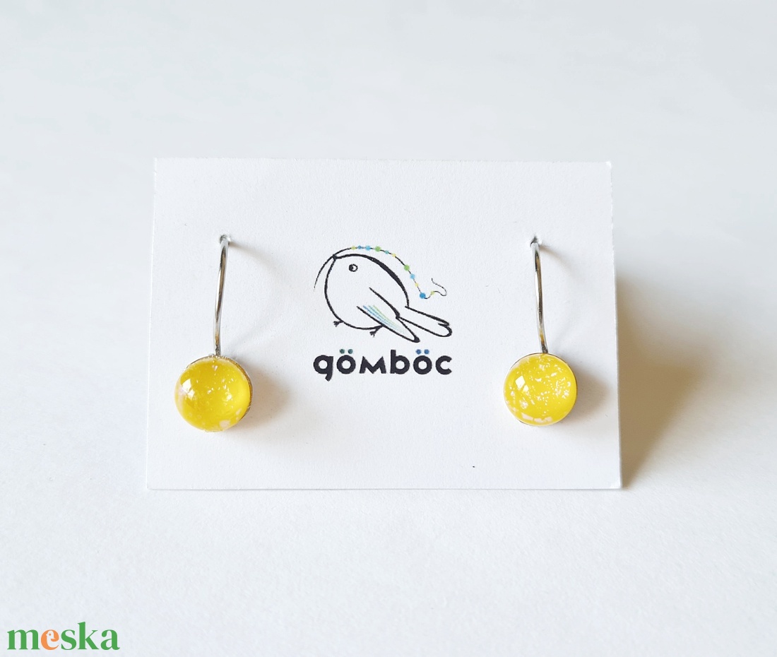 Sárga és színjátszó Dichroic üveg kapcsos fülbevaló - ékszer - fülbevaló - lógó fülbevaló - Meska.hu Sárga és színjátszó Dichroic üveg kapcsos fülbevaló - ékszer - fülbevaló - lógó fülbevaló - Meska.hu