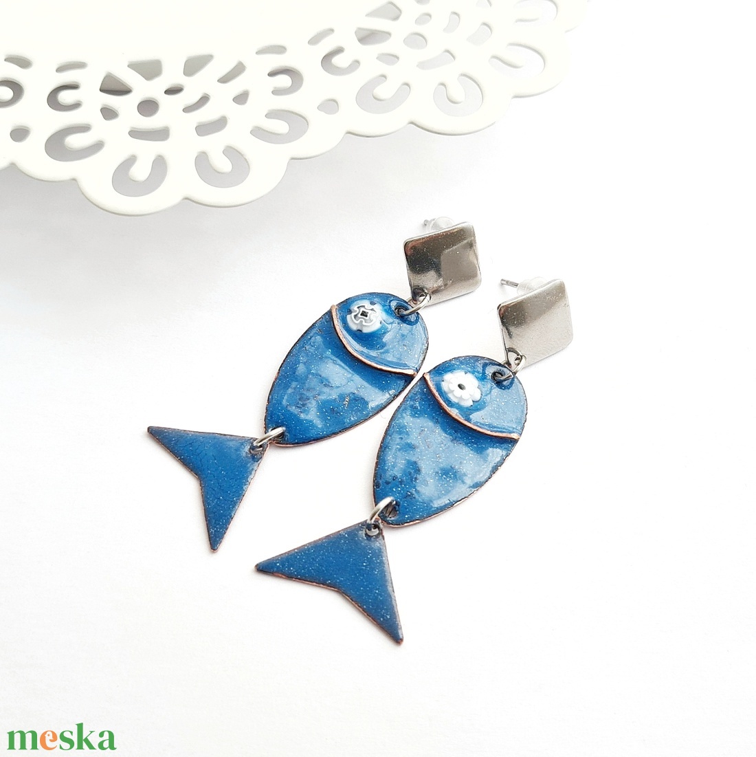 Tűzzománc halacska fülbevaló - ékszer - fülbevaló - lógó fülbevaló - Meska.hu