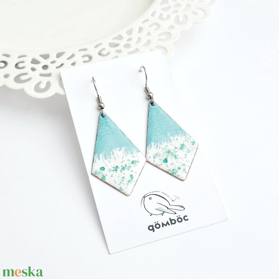 Tűzzománc türkiz-fehér fülbevaló - ékszer - fülbevaló - lógó fülbevaló - Meska.hu