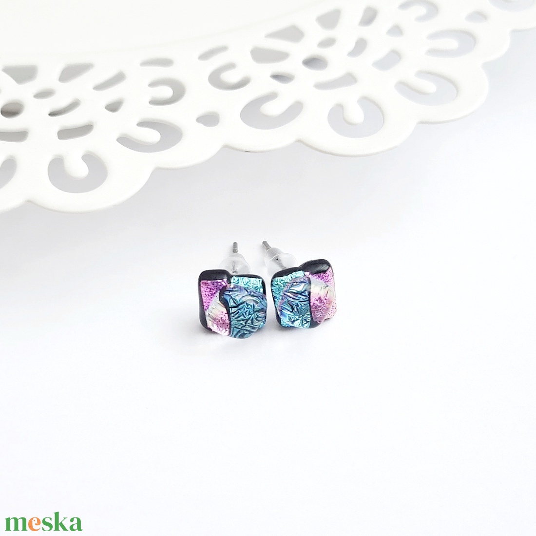 Kék-rózsaszín Dichroic üveg fülbevaló - ékszer - fülbevaló - pötty fülbevaló - Meska.hu