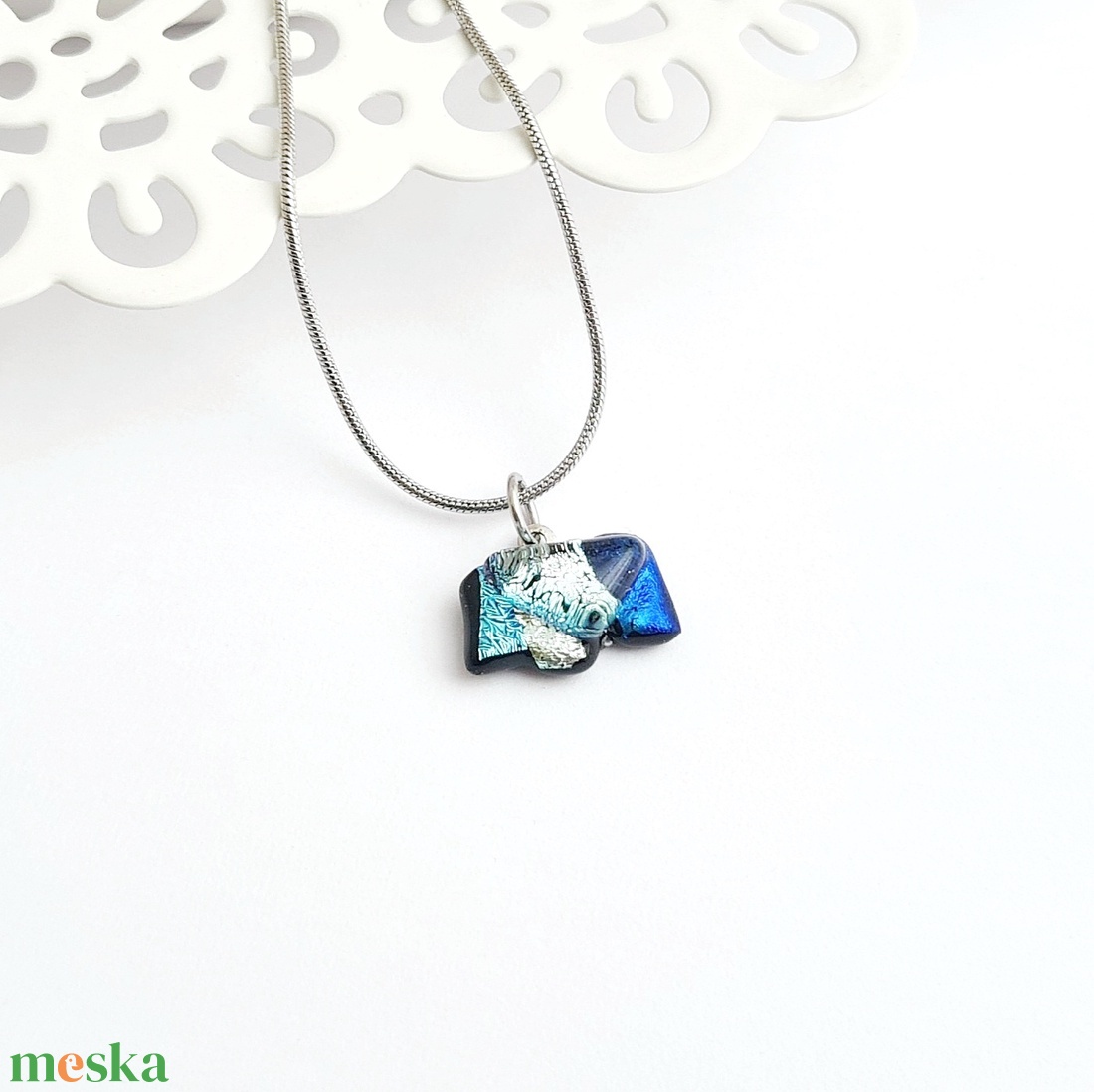 Türki-ezüst-kék színjátszó Dichroic üveg nyaklánc - ékszer - nyaklánc - medálos nyaklánc - Meska.hu