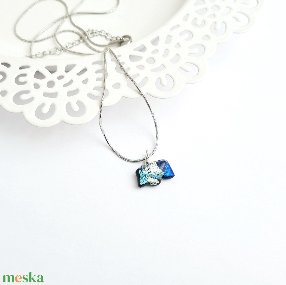 Türki-ezüst-kék színjátszó Dichroic üveg nyaklánc - ékszer - nyaklánc - medálos nyaklánc - Meska.hu