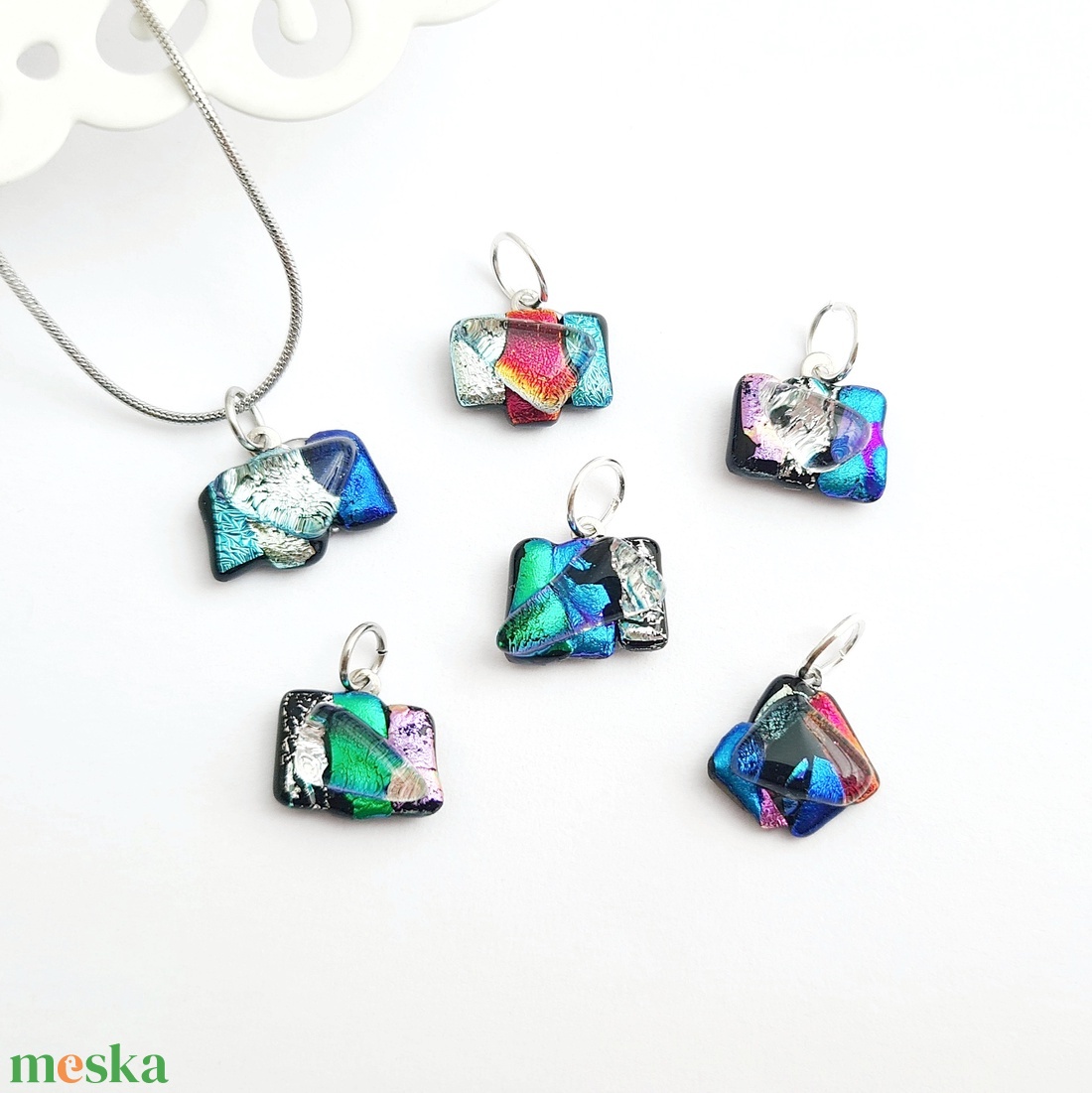 Ezüst-zöld-rózsaszín színjátszó Dichroic üveg nyaklánc - ékszer - nyaklánc - medálos nyaklánc - Meska.hu