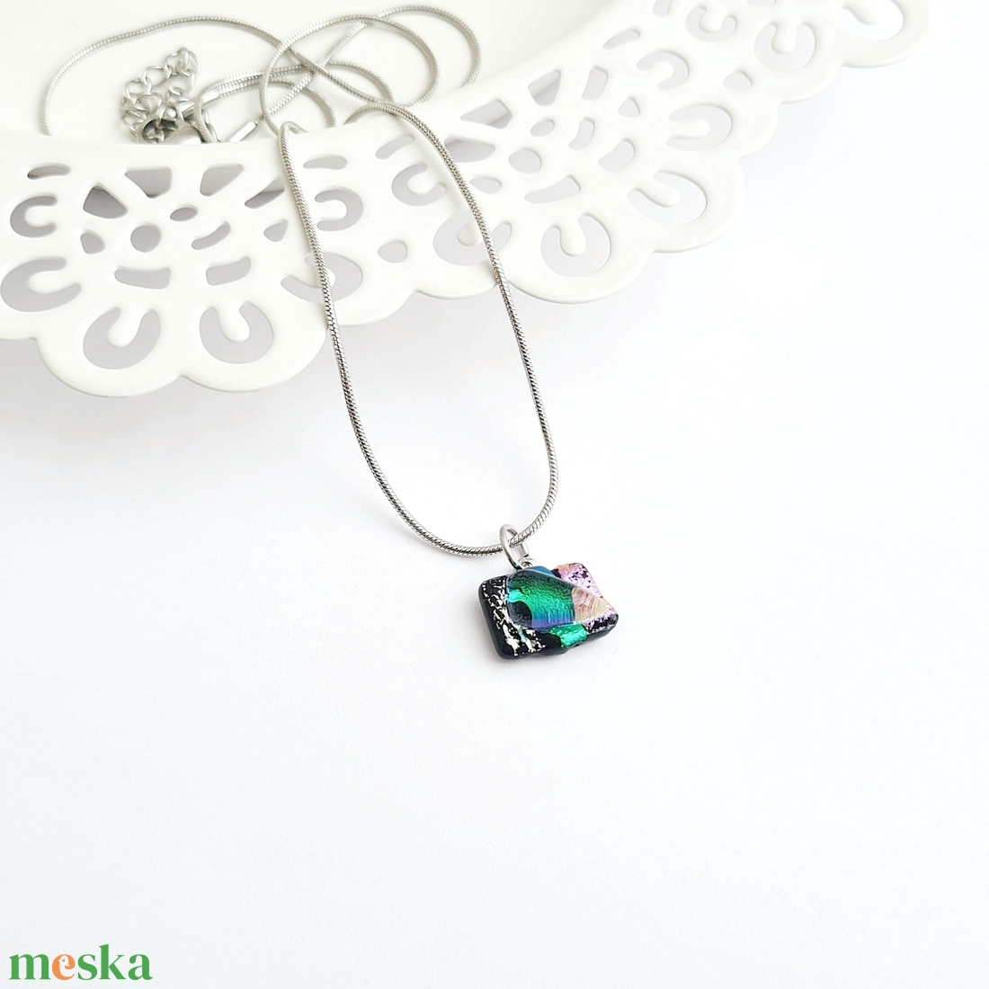 Ezüst-zöld-rózsaszín színjátszó Dichroic üveg nyaklánc - ékszer - nyaklánc - medálos nyaklánc - Meska.hu