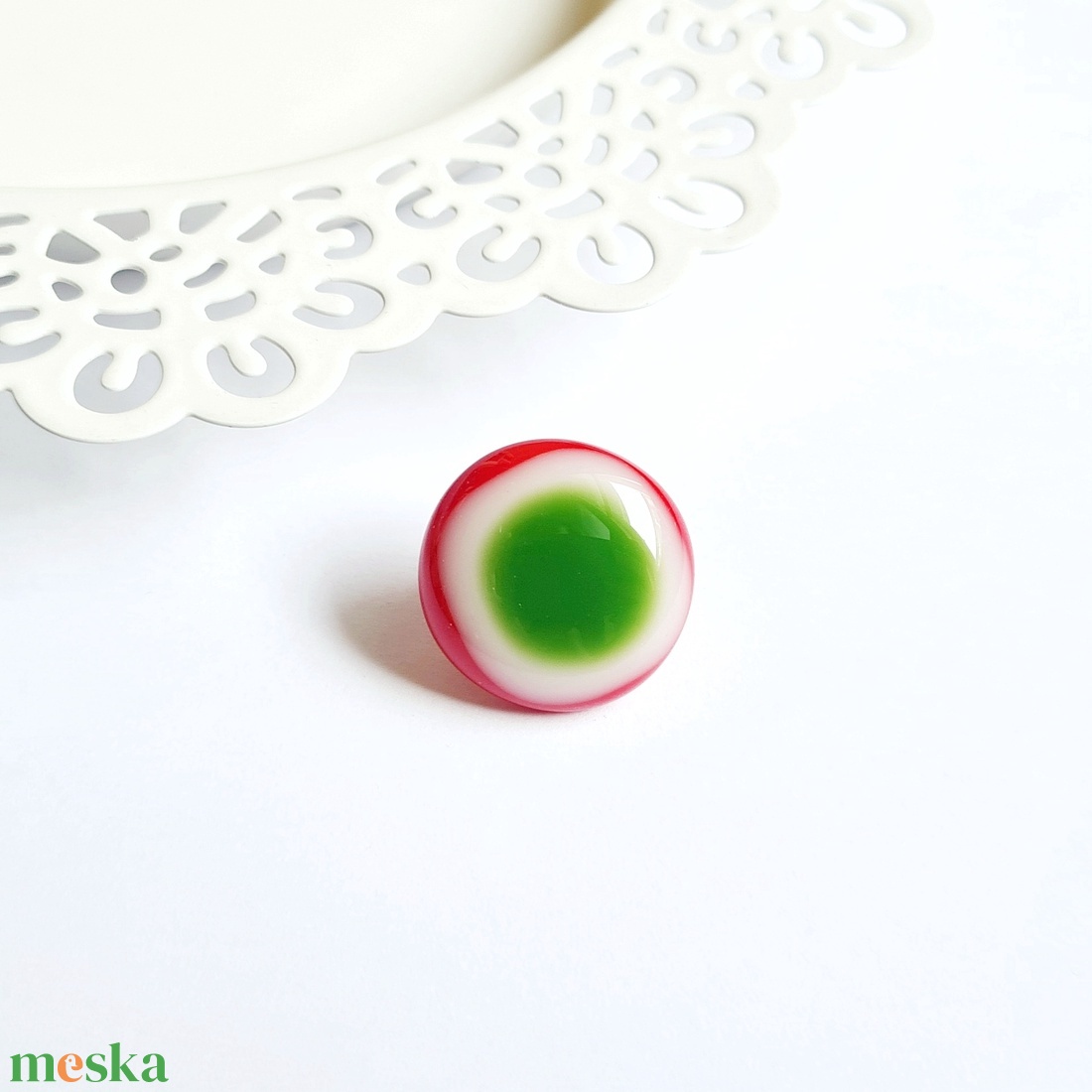 Üveg kokárda kitűző - ékszer - kitűző és bross - Meska.hu