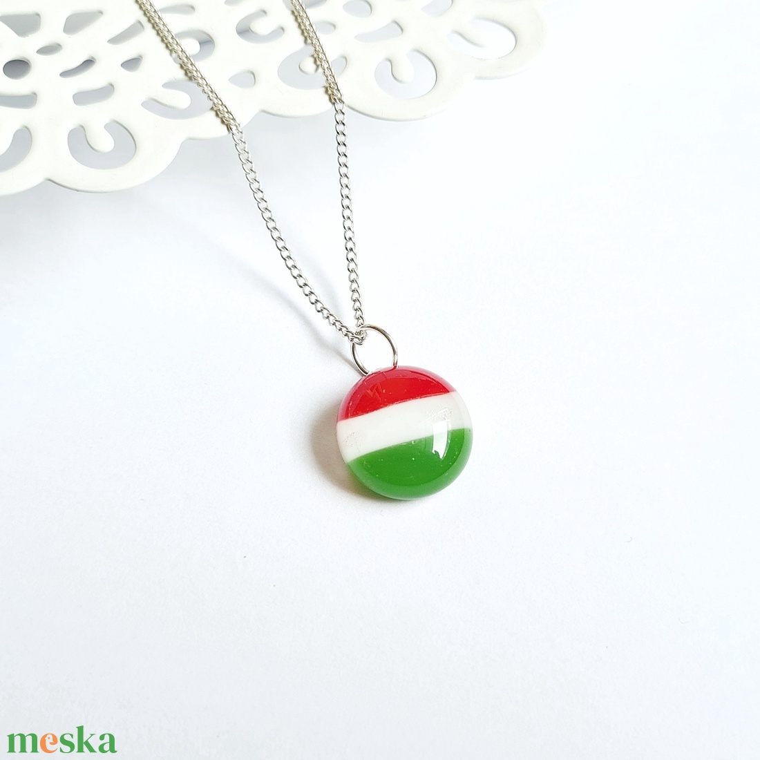 Üveg magyar zászló medálos nyaklánc - ékszer - nyaklánc - medálos nyaklánc - Meska.hu