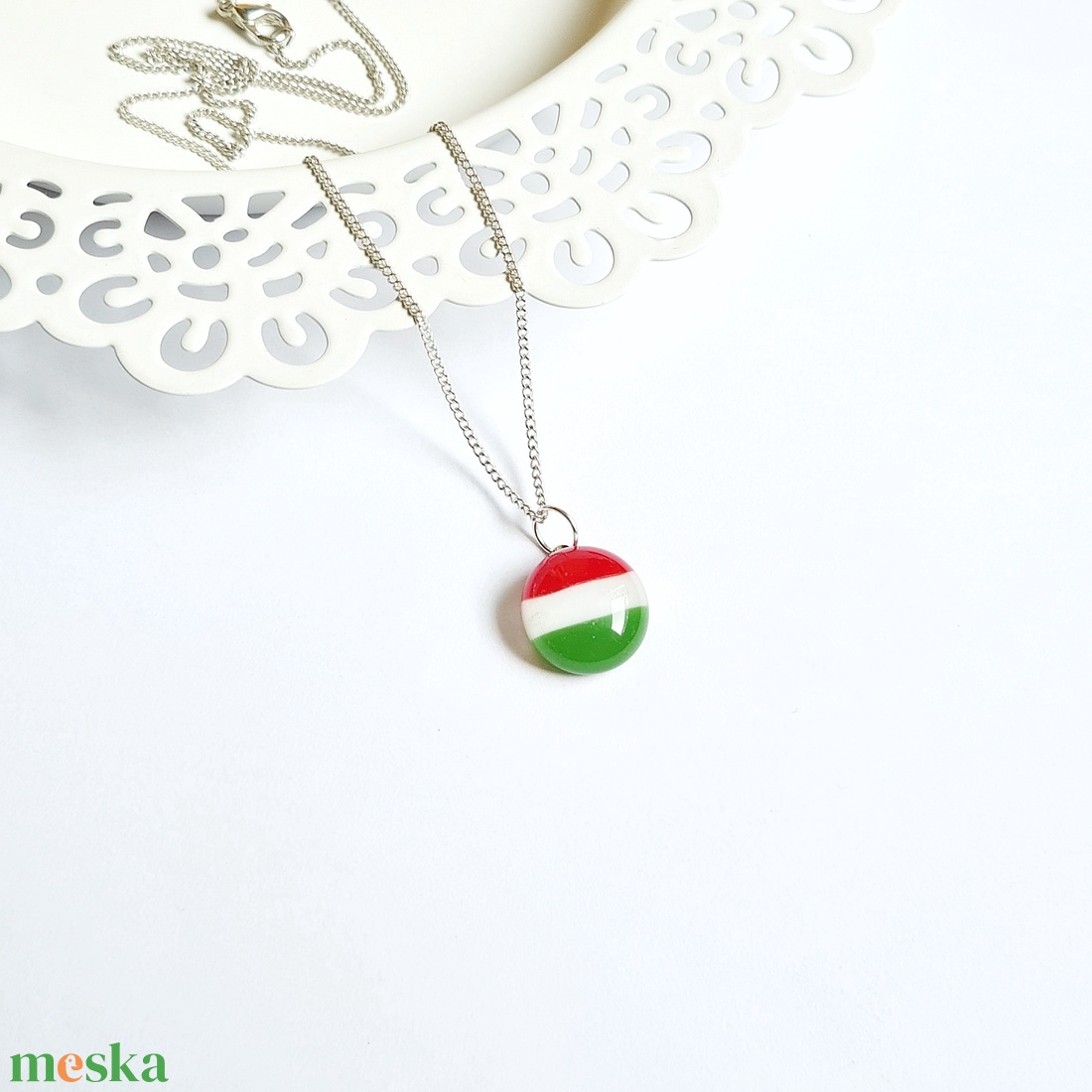 Üveg magyar zászló medálos nyaklánc - ékszer - nyaklánc - medálos nyaklánc - Meska.hu