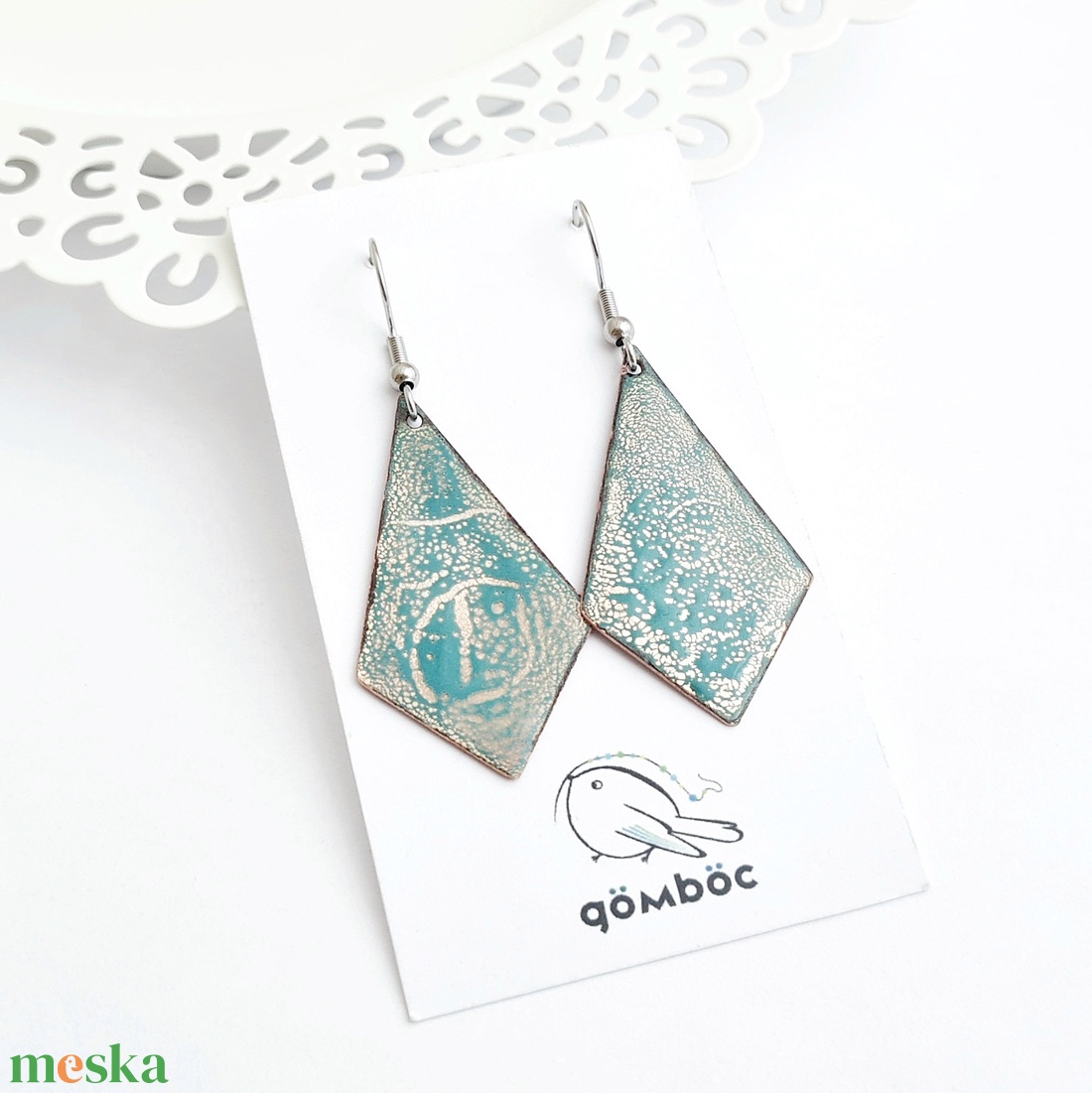 Tűzzománc deltoid formájú türkiz fülbevaló - ékszer - fülbevaló - lógó fülbevaló - Meska.hu