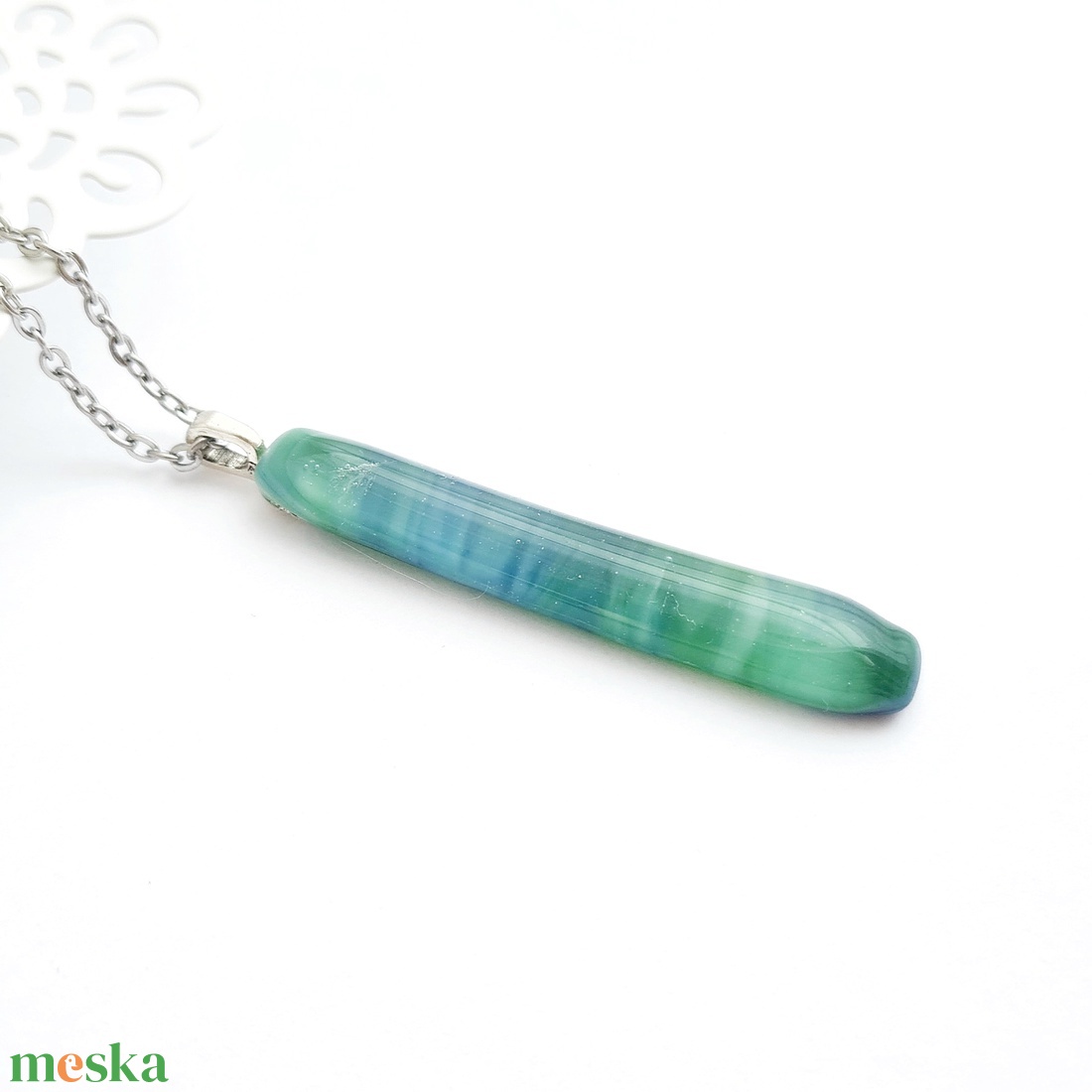 Hosszúkás zöld mintás üveg nyaklánc - ékszer - nyaklánc - medálos nyaklánc - Meska.hu