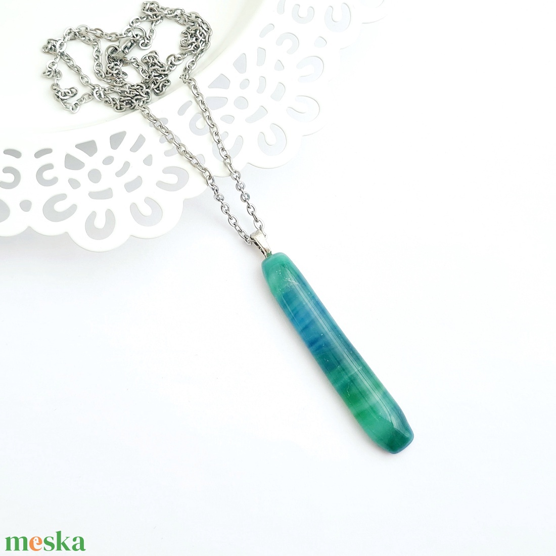 Hosszúkás zöld mintás üveg nyaklánc - ékszer - nyaklánc - medálos nyaklánc - Meska.hu