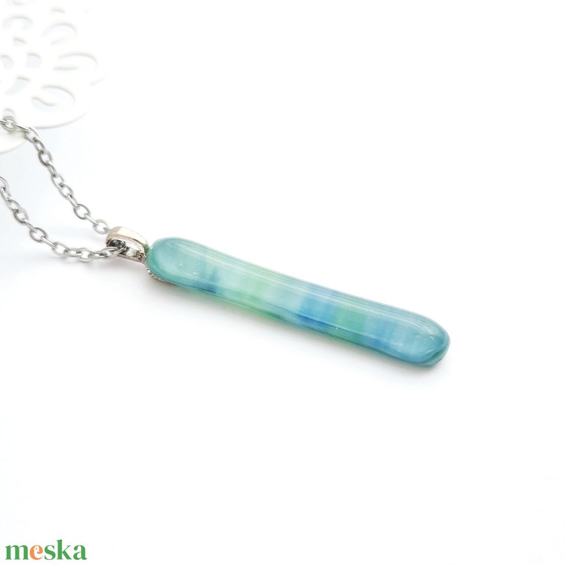 Hosszúkás zöld mintás üveg nyaklánc - ékszer - nyaklánc - medálos nyaklánc - Meska.hu