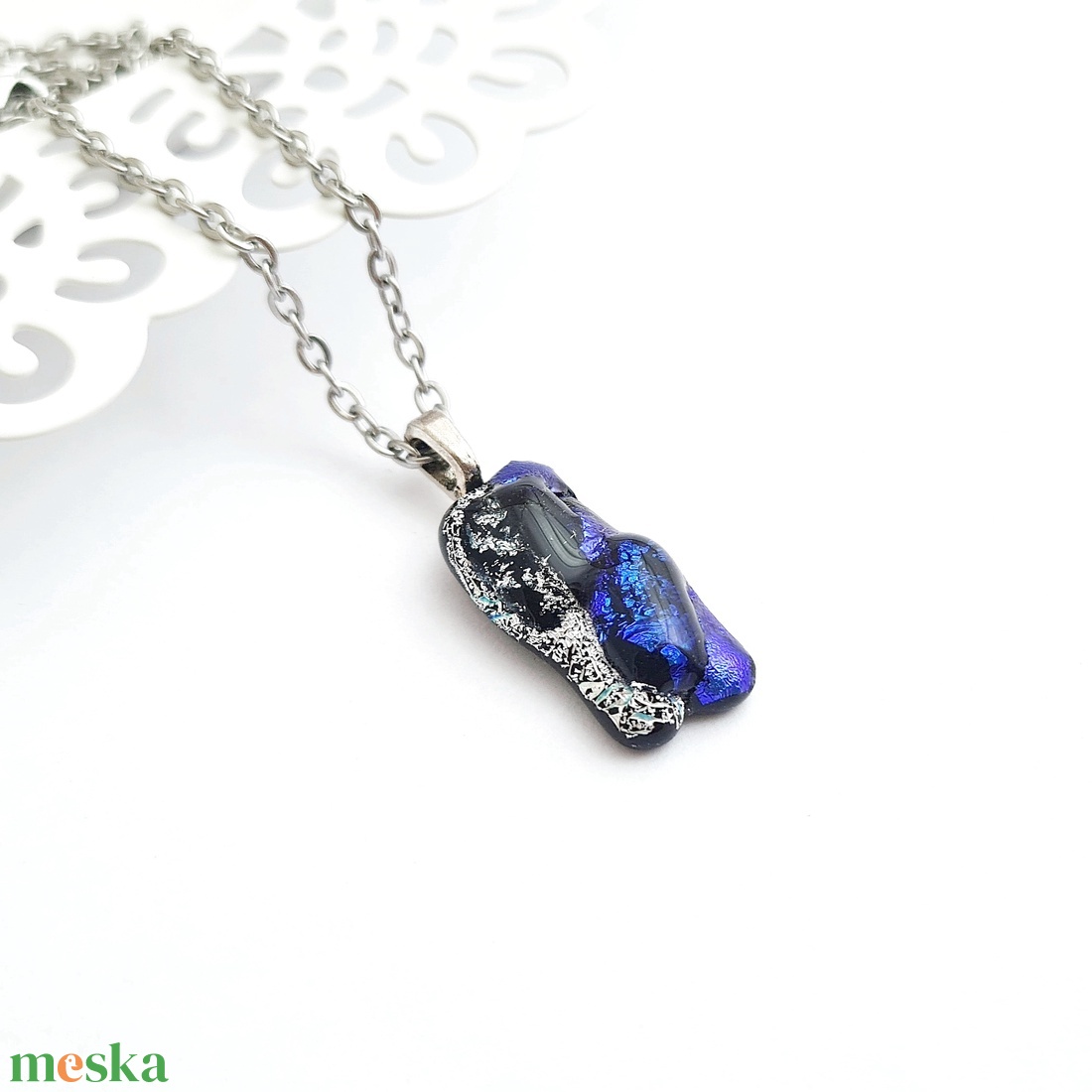 Kék és ezüst színjátszó Dichroic üveg nyaklánc - ékszer - nyaklánc - medálos nyaklánc - Meska.hu