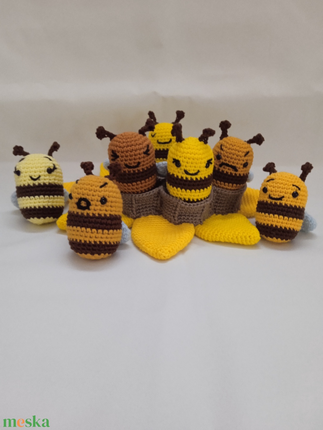 Amigurumi Méhkas-virág - játék & sport - plüssállat & játékfigura - más figura - Meska.hu