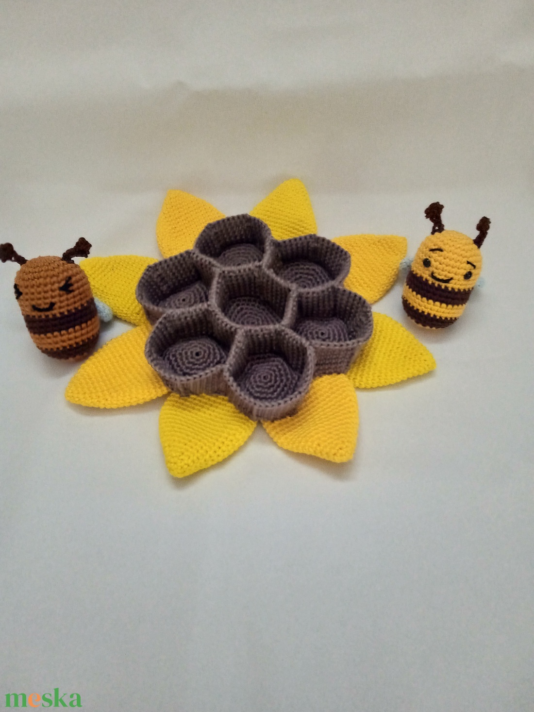Amigurumi Méhkas-virág - játék & sport - plüssállat & játékfigura - más figura - Meska.hu