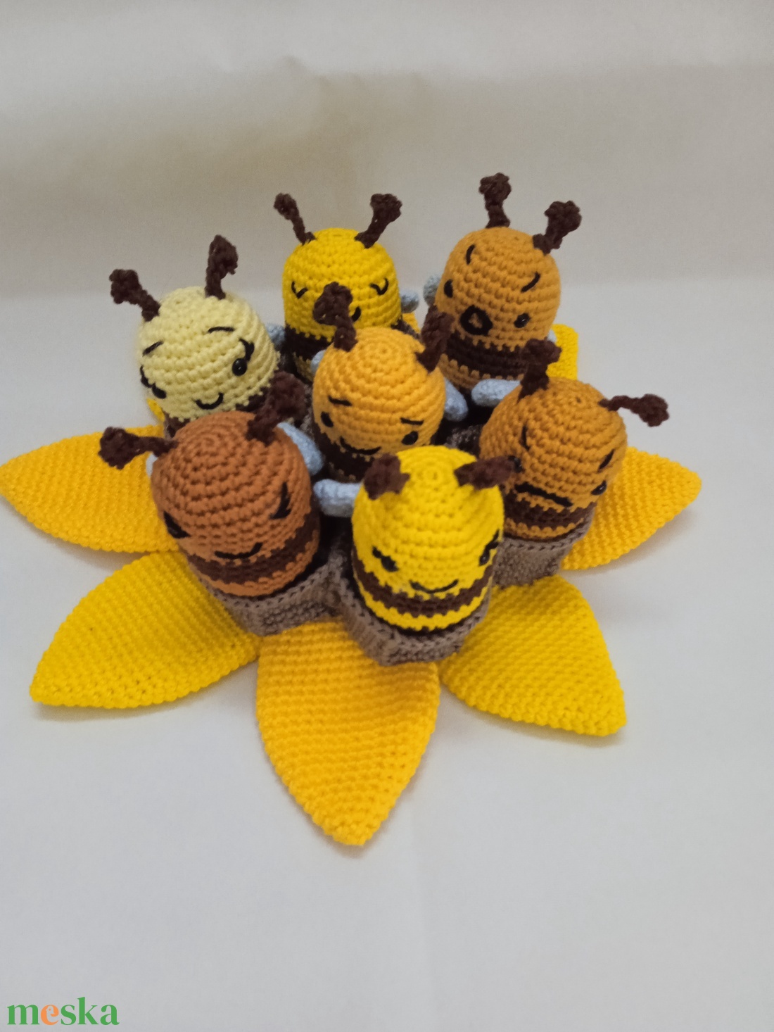 Amigurumi Méhkas-virág - játék & sport - plüssállat & játékfigura - más figura - Meska.hu