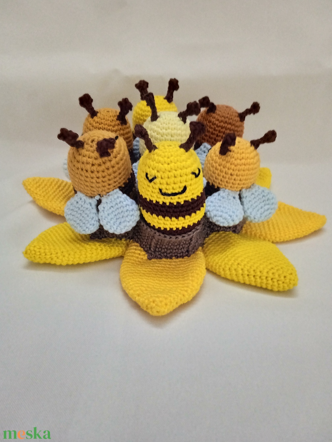 Amigurumi Méhkas-virág - játék & sport - plüssállat & játékfigura - más figura - Meska.hu