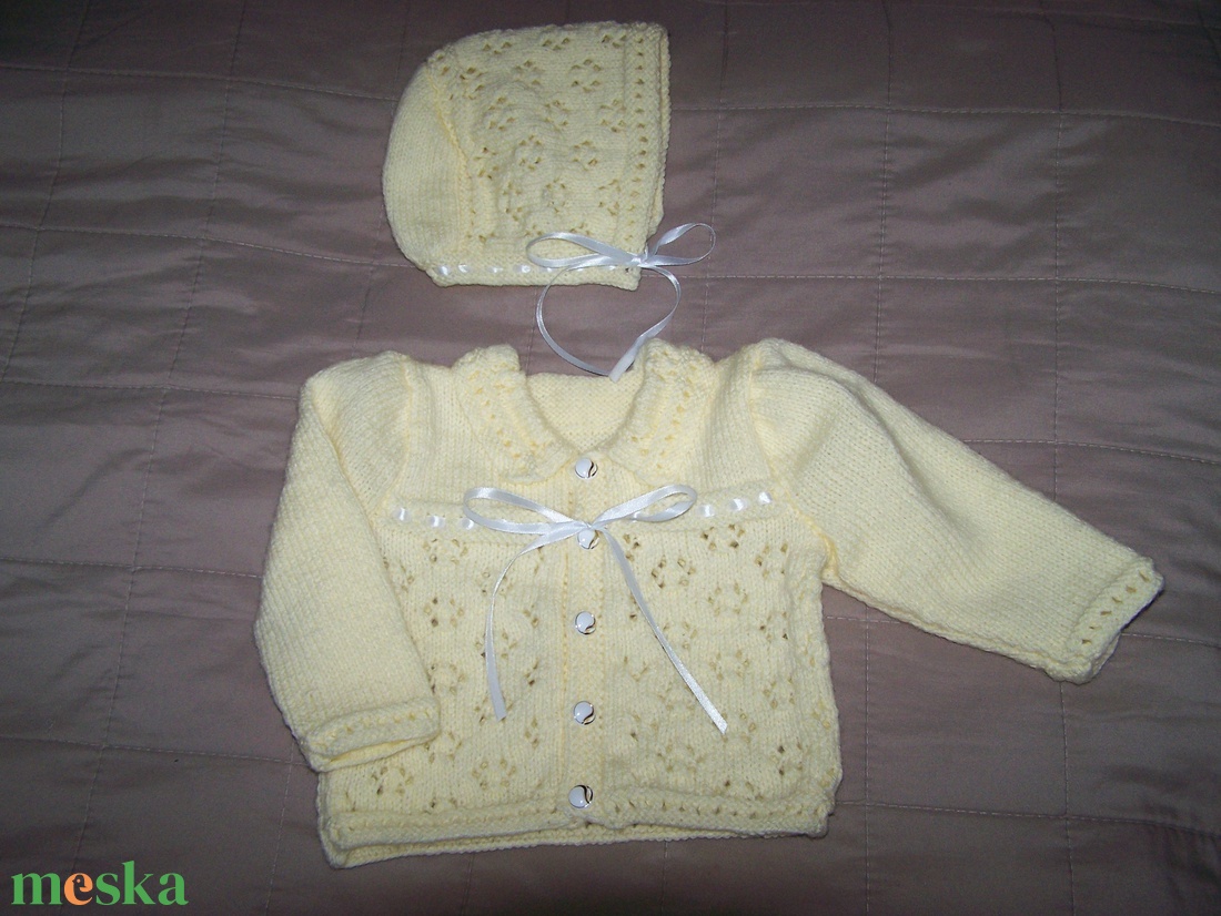 Kötött krém színű baba kardigán és sapi - játék & sport - baba & babaház - játékbaba, babakellék - Meska.hu
