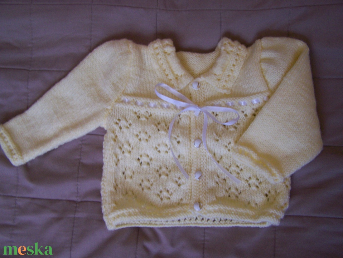 Kötött krém színű baba kardigán és sapi - játék & sport - baba & babaház - játékbaba, babakellék - Meska.hu