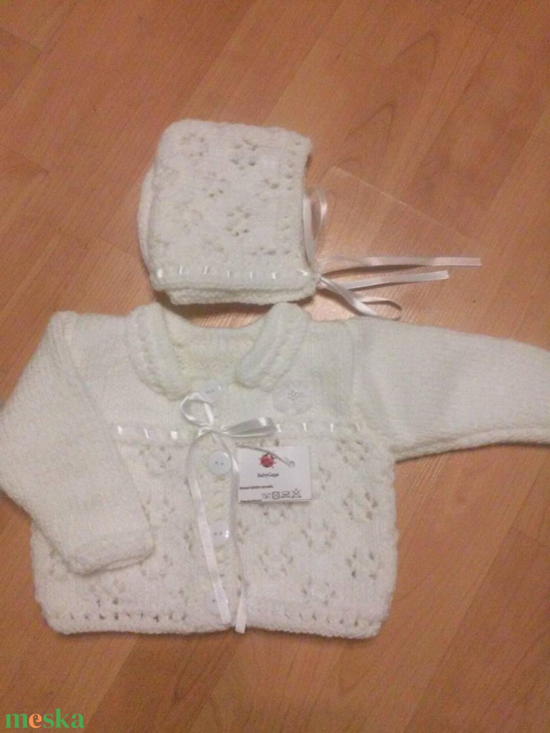 Kötött krém színű baba kardigán és sapi - játék & sport - baba & babaház - játékbaba, babakellék - Meska.hu