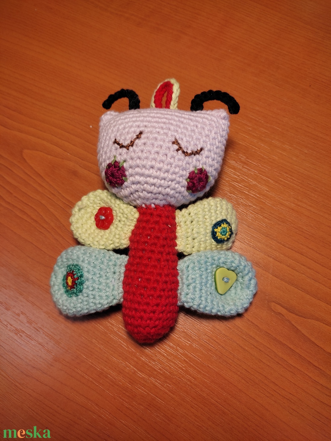 Horgolt pille, pille pillangó  - játék & sport - baba & babaház - baba - Meska.hu