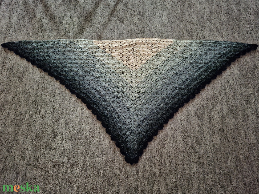 Horgolt csipke mintás kendő - ruha & divat - sál, sapka, kendő - vállkendő - Meska.hu